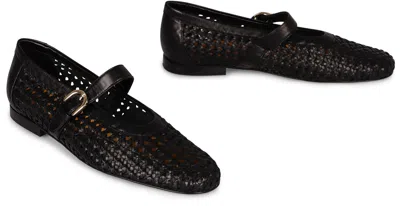 Doucal's Black Leather Ballet Flat With Strap In Black