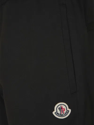 Moncler Logo Cargo Trousers In Black