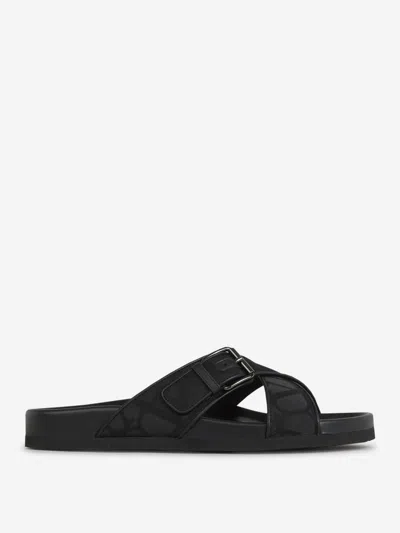 Valentino Garavani Logo Print Flip Flops In Black