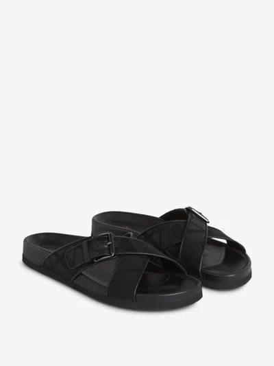 Valentino Garavani Logo Print Flip Flops In Black