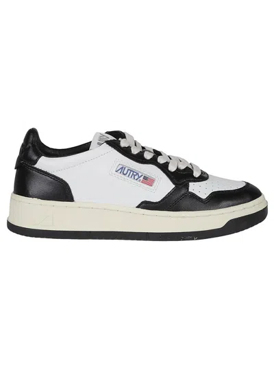 Autry 'medalist' White And Black Low Top Sneakers With Logo Patch In Black