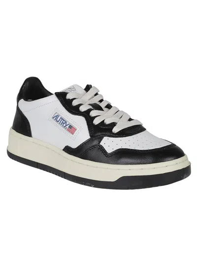 Autry 'medalist' White And Black Low Top Sneakers With Logo Patch In Black