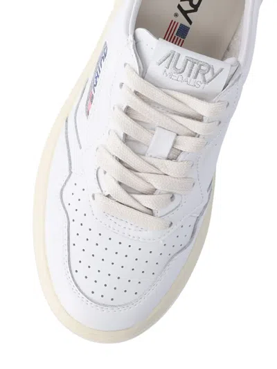 Autry Medalist 01 Low Sneakers In White