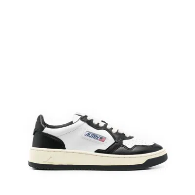 Autry 'medalist' White And Black Low Top Sneakers With Logo Patch In Black