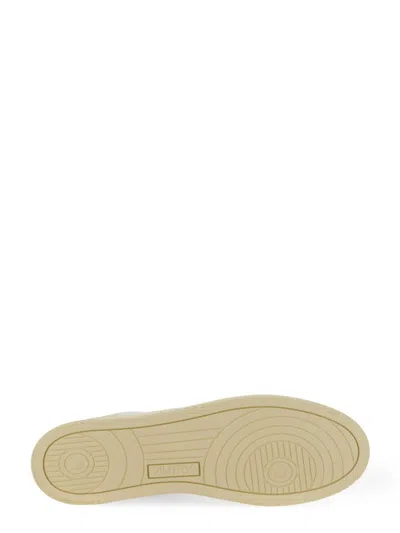 Autry Medalist Low Sneakers In White