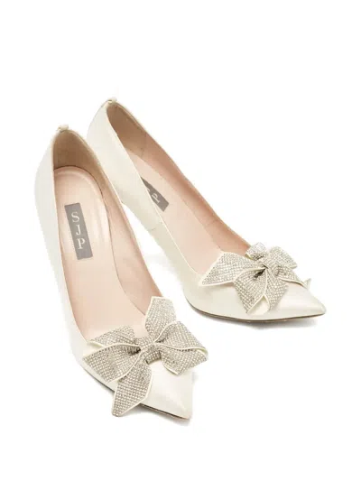 Pre-owned Sjp By Sarah Jessica Parker  100mm Rhinestone-bow Pumps In White