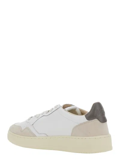 Autry 'medalist' White Low Top Sneakers With Logo Patch On Tongue And Side And Logo Lettering On The Heel