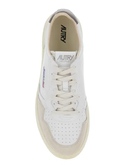 Autry 'medalist' White Low Top Sneakers With Logo Patch On Tongue And Side And Logo Lettering On The Heel