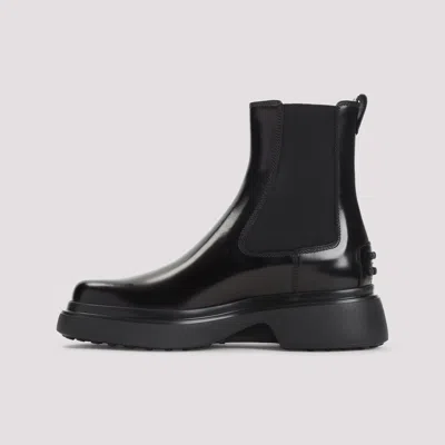 Tod's Round-toe Slip-on Boots In Black