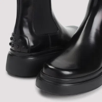 Tod's Round-toe Slip-on Boots In Black