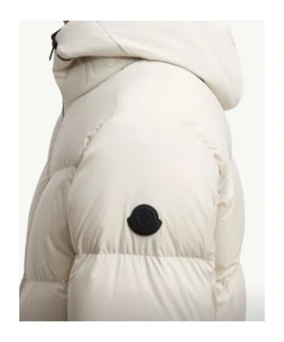 Moncler Doudoune Courte À Capuche Forez In Neutral
