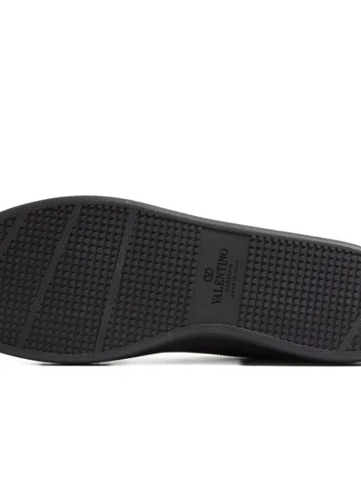 Valentino Royco Signature Brass Vlogo Low-top Sneakers In Black