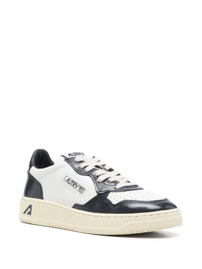 Autry Low Top Medalist Sneakers In Black