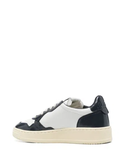 Autry Low Top Medalist Sneakers In Black