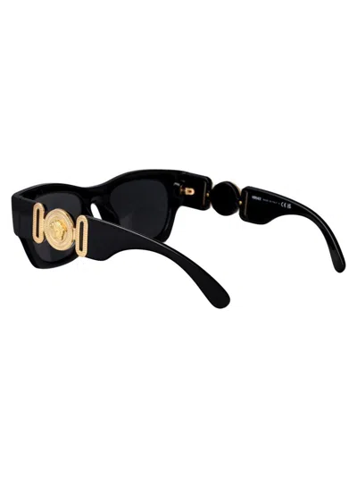 Versace Medusa Plaque Sunglasses In Black