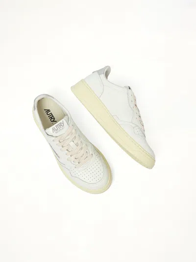 Autry Women's Medalist Low Sneakers