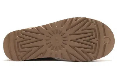 Ugg (wmns)  Logo In Brown