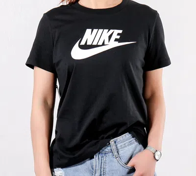 Nike Women's  Sportswear Essentials Logo T-shirt