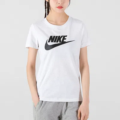 Nike Women's  Sportswear Essentials Logo T-shirt