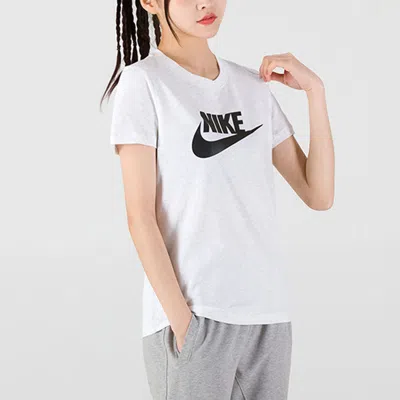 Nike Women's  Sportswear Essentials Logo T-shirt