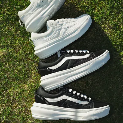 Vans Comfycush Old Skool Sneakers In Black