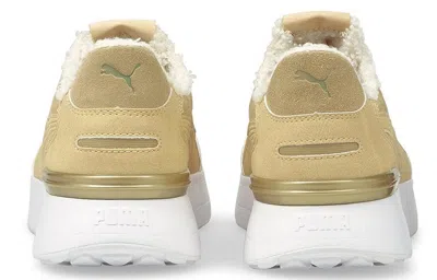 Puma (wmns)  R78 Voyage Running Shoes White In Neutral