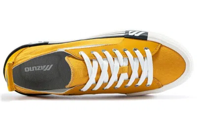 Mizuno Court S Low Yellow/white In Orange