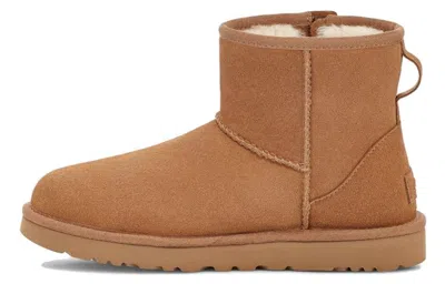 Ugg (wmns)  Classic Mini Bailey Zip Chestnut 'light Brown' In Brown