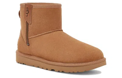 Ugg (wmns)  Classic Mini Bailey Zip Chestnut 'light Brown' In Brown