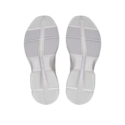 On Running Cloudpulse Trainers In White