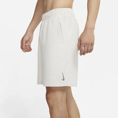 Nike Men's  Yoga Therma-fit Logo Printing Solid Color Sports Shorts Gray
