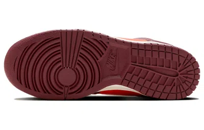 Nike (wmns)  Dunk High 'be True To Her School' In Burgundy
