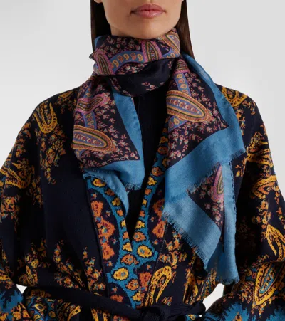 花卉羊毛、羊绒与真丝围巾