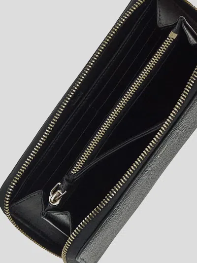 Chloé Alphabet Black Zipped Wallet In Black