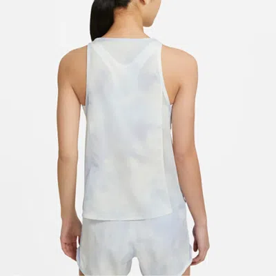 Nike (wmns)  As W Nk Icn Clsh Cty Sleek Tnk In Metallic