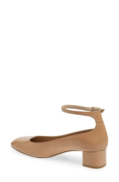Stuart Weitzman Jane Pump
