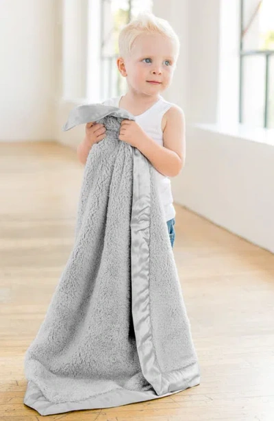 Little Giraffe Chenille Blanket In Silver