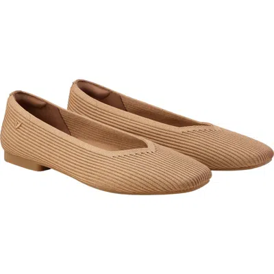 Vivaia Square-toe V-cut Flats