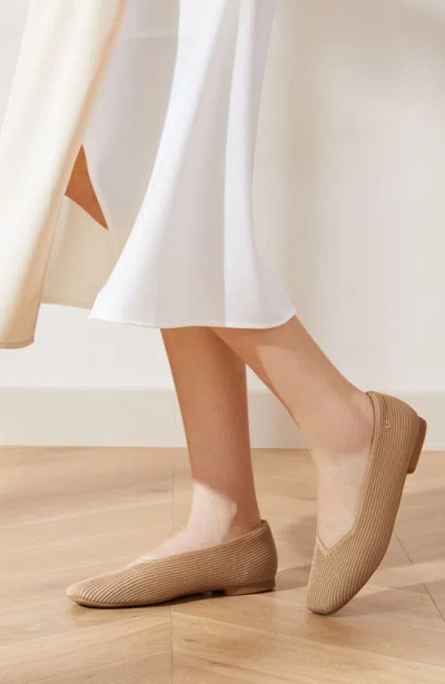 Vivaia Square-toe V-cut Flats