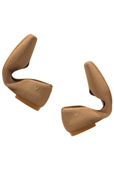 Vivaia Square-toe V-cut Flats