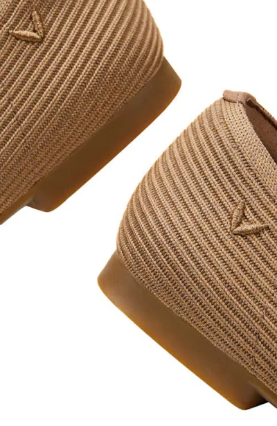 Vivaia Square-toe V-cut Flats