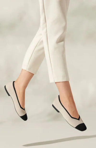 Vivaia Square-toe V-cut Flats
