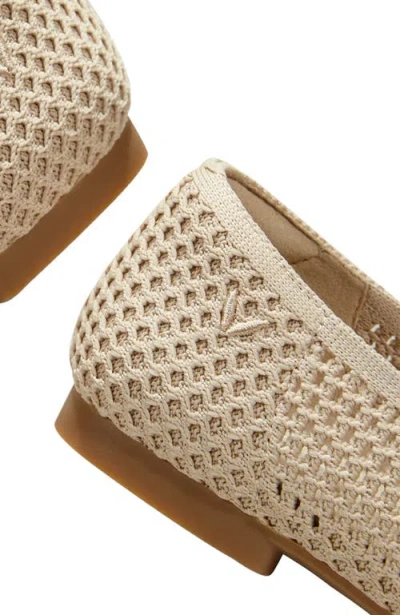 Vivaia Square-toe V-cut Flats