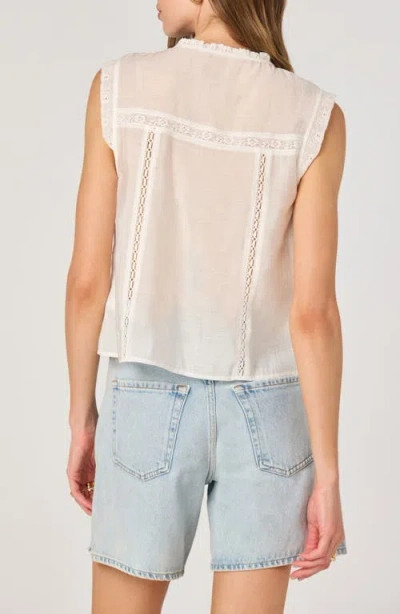 Astr The Label Lace Trim Tie Front Top In White