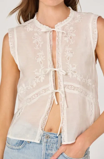 Astr The Label Lace Trim Tie Front Top In White