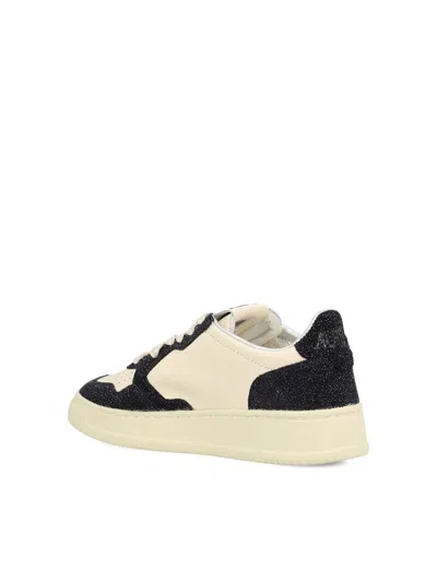 Autry Medalist Low Sneakers In Black