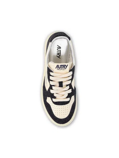 Autry Medalist Low Sneakers In Black