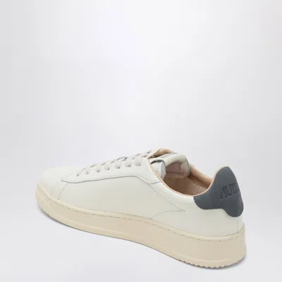 Autry Low Top Leather Sneakers Dallas In Neutral