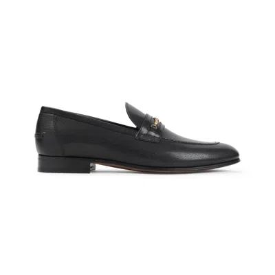 Valentino Garavani Pointed-toe Grained Leather Loafers With Decorative Chain