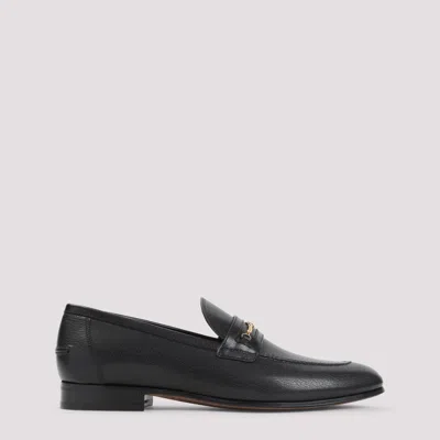 Valentino Garavani Pointed-toe Grained Leather Loafers With Decorative Chain